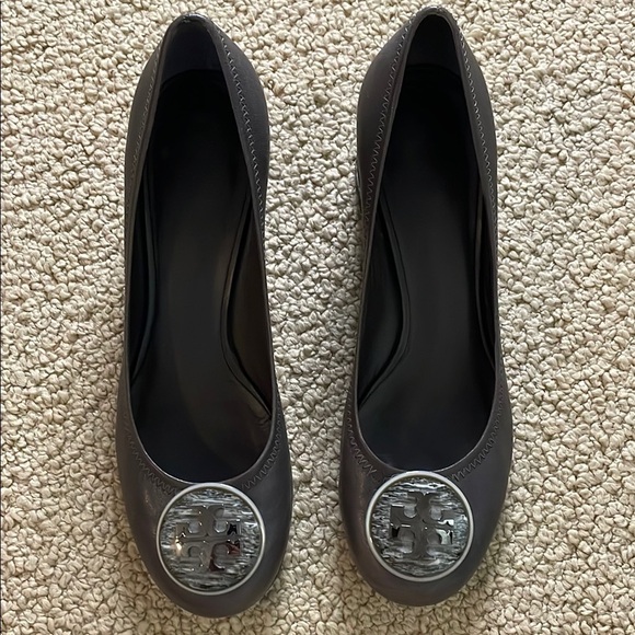 Tory Burch Gray Women's Pumps - Picture 2 of 9